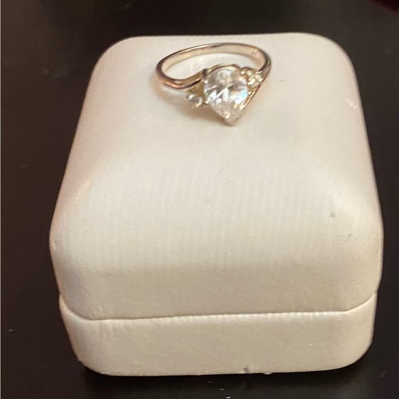 Vintage 925 Sterling Silver Cubic Zirconia ring - Picture 3 of 6